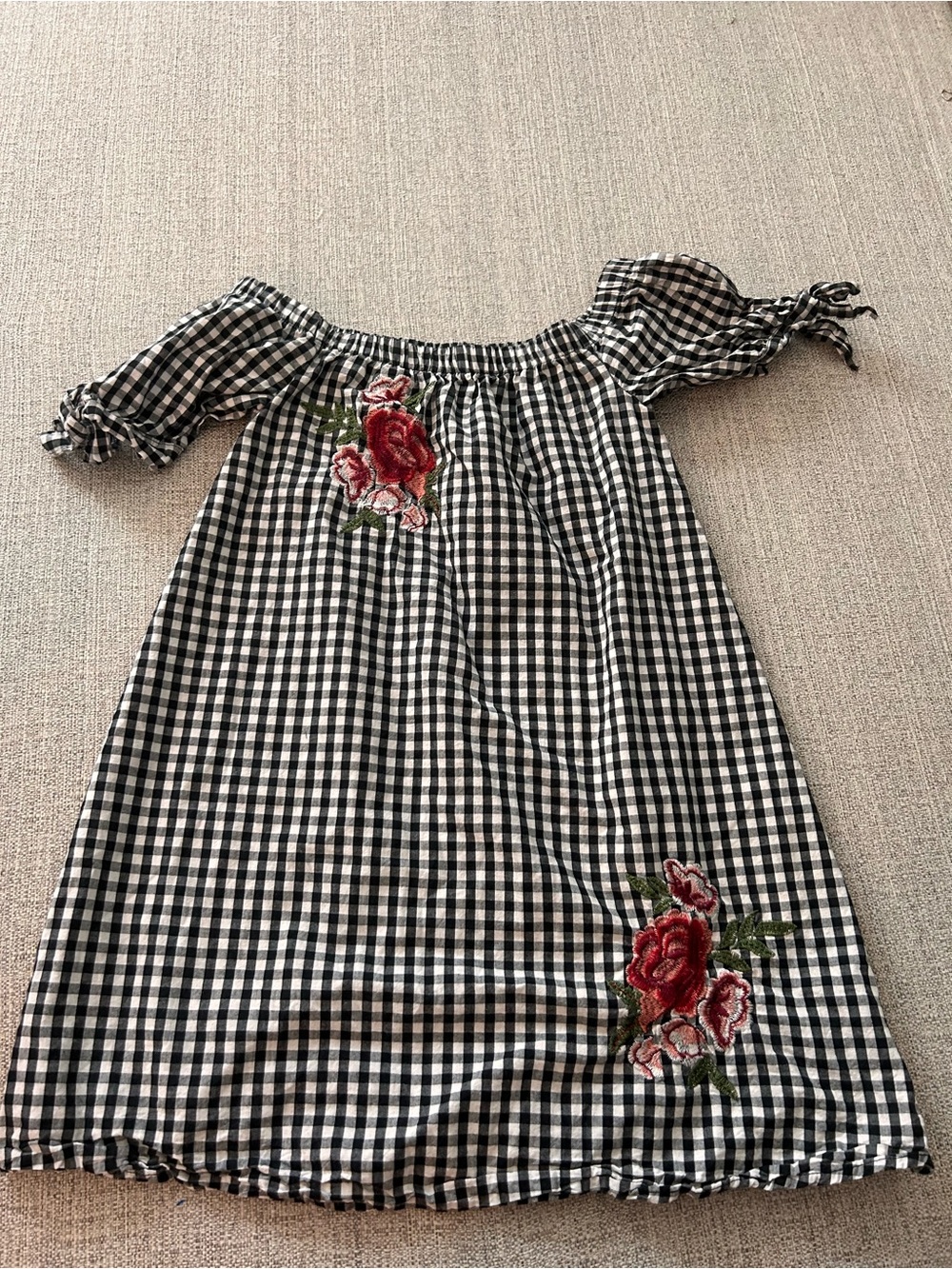 Girls Black & White Gingham Off-Shoulder Dress Red Rose Embroidery. Size 7/8
